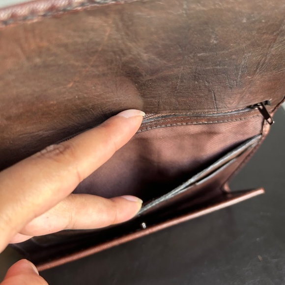 Vintage Brown Leather Tri-Fold Clasp Closure Wallet with Woven Details - Picture 8 of 12